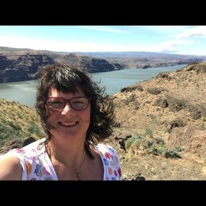 Meet your Posher, Elisa